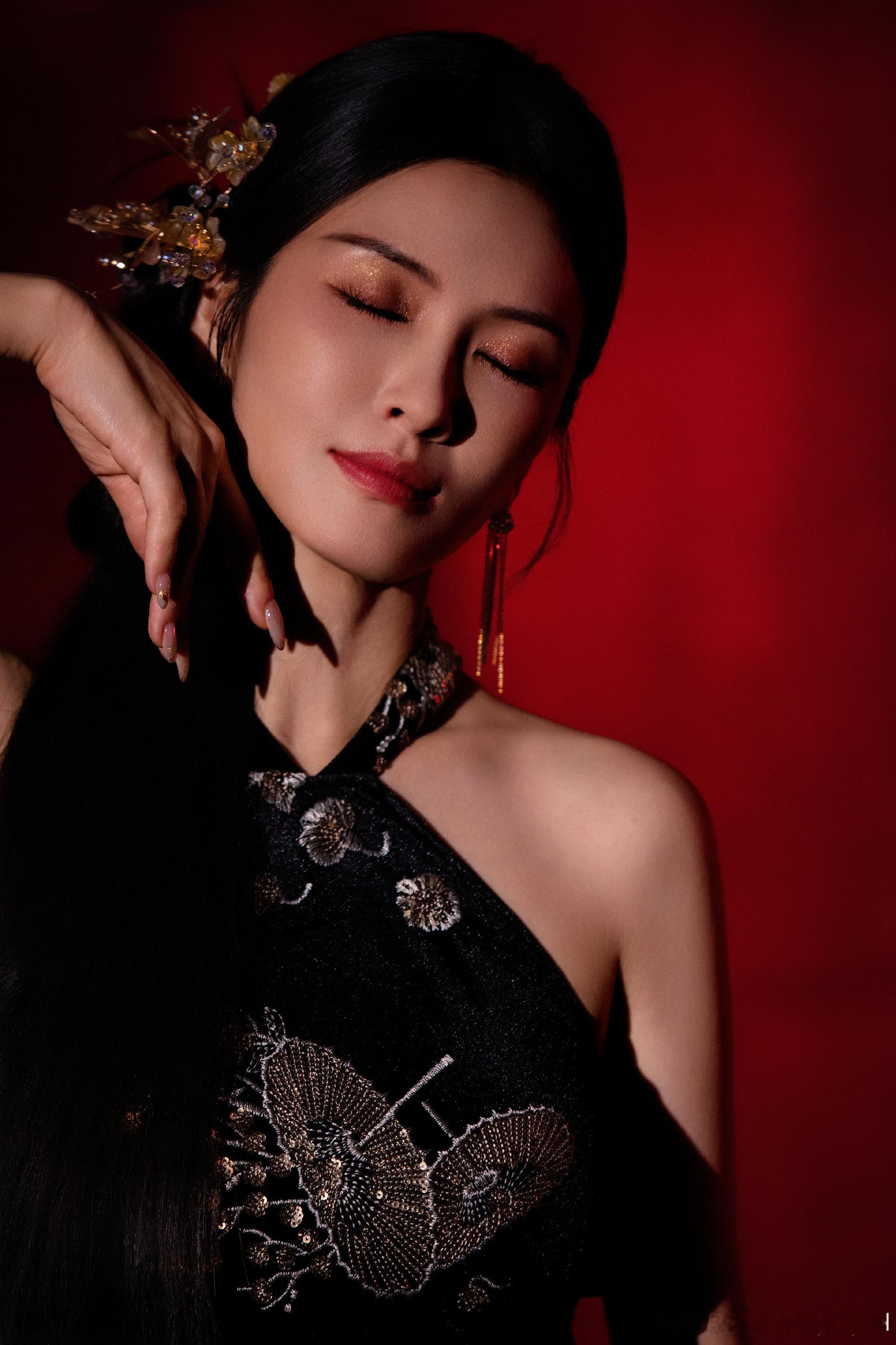  藏起情绪继续向前，徐洁儿的坚强令人敬佩，姐姐们同心相伴，尽显女性温柔力量徐洁儿