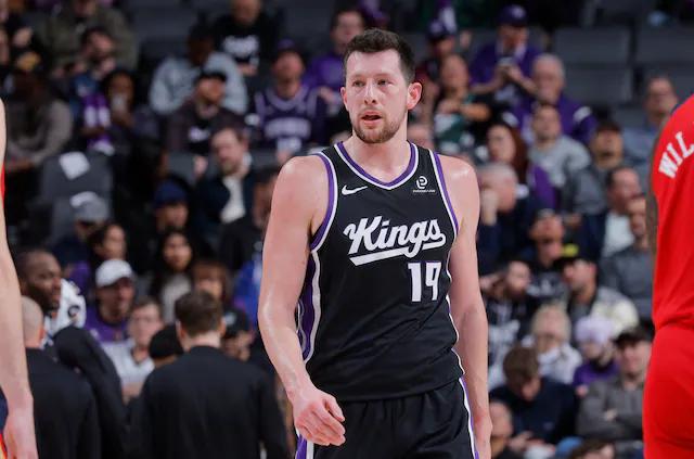 萨克拉门托国王替补中锋德鲁·尤班克斯将于周三接受手术，以修复左手拇指尺侧副韧带撕