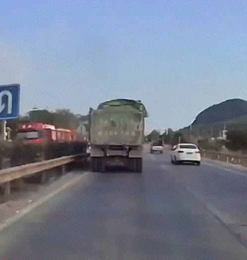 全险泥头车 [机智]你品