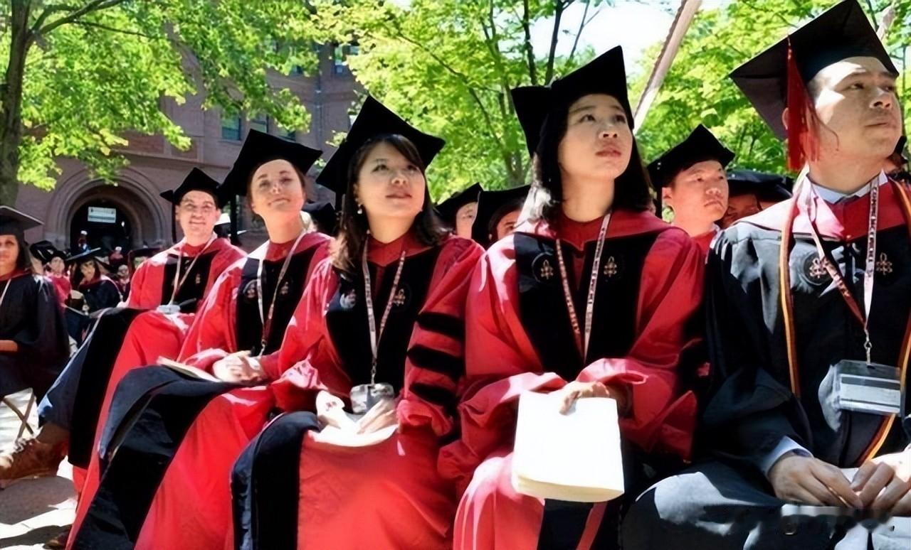 顶尖学者大批回国，2025年成关键转折点？

你有没有想过，一群在海外待了十几年