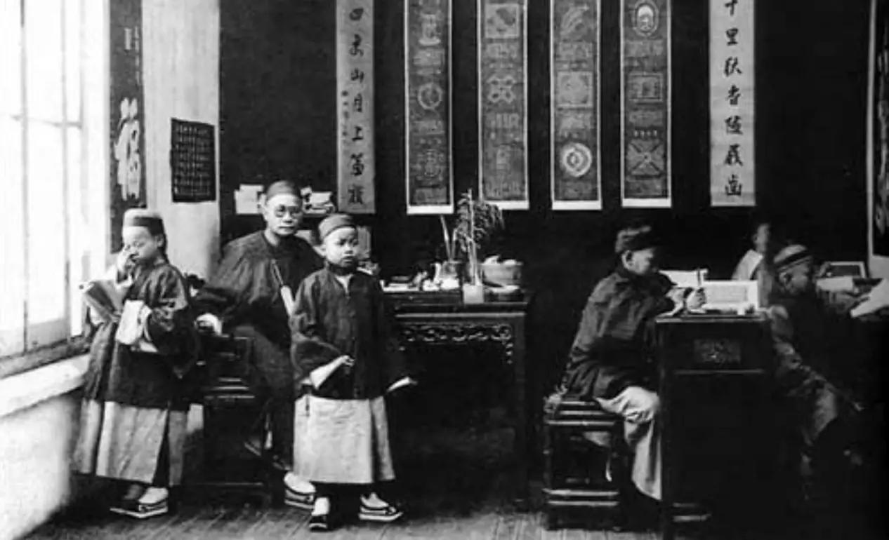 古代孩子几岁开始正式受教育，有没有类似今天义务教育的制度安排？

洪武二年（13