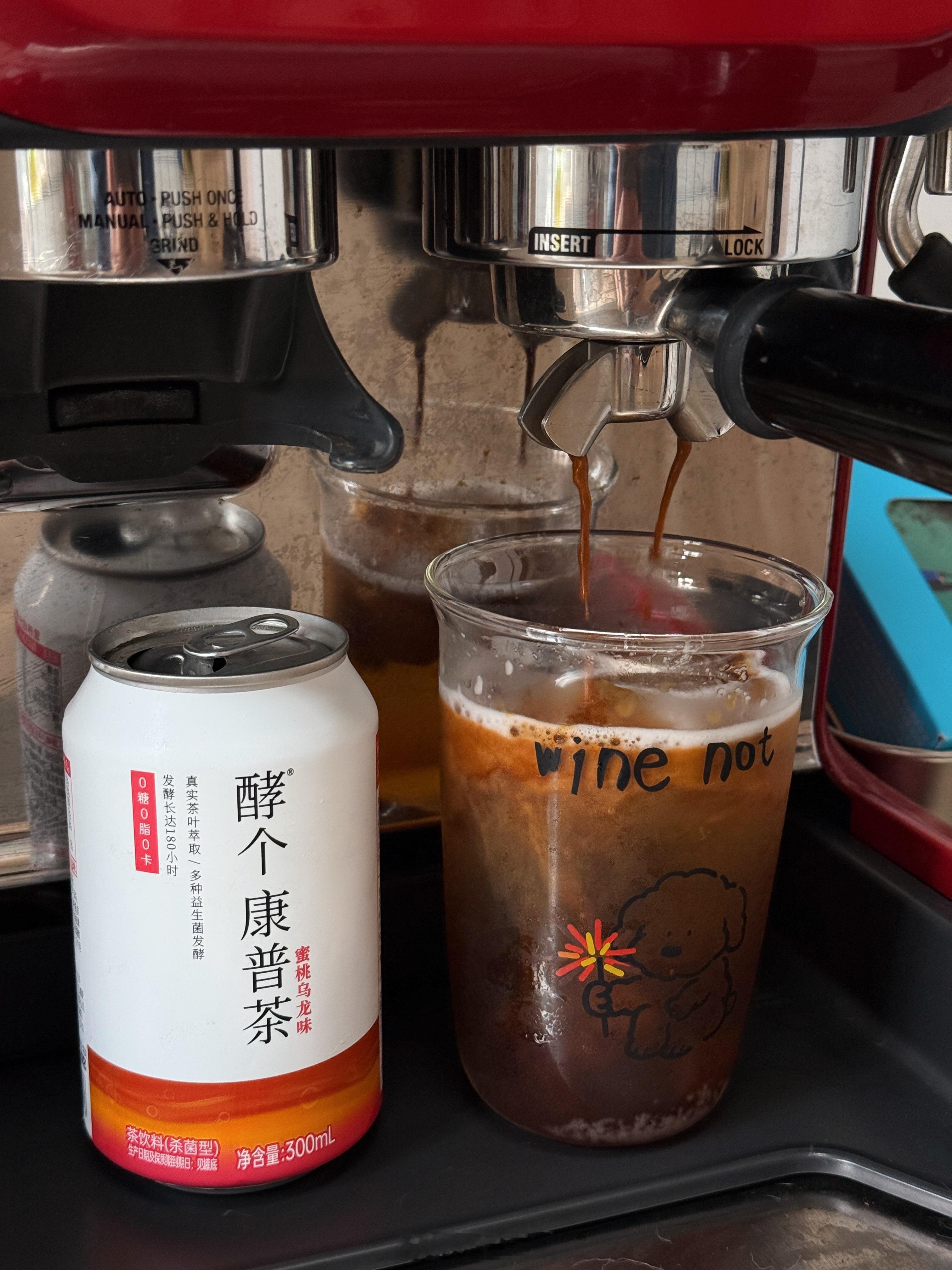 发明康普茶气泡美式的人是神，最近到处给人安利这个组合！既有茶香又有咖啡香还透着啤