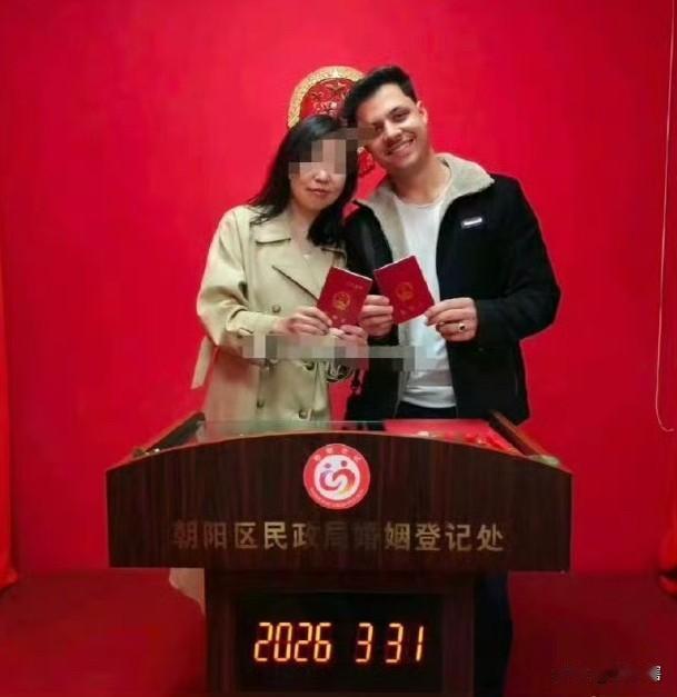 【说话不算话，女博主呼吁不要嫁到阿富汗后自己嫁了】
一位女博主半年内两度嫁给了阿