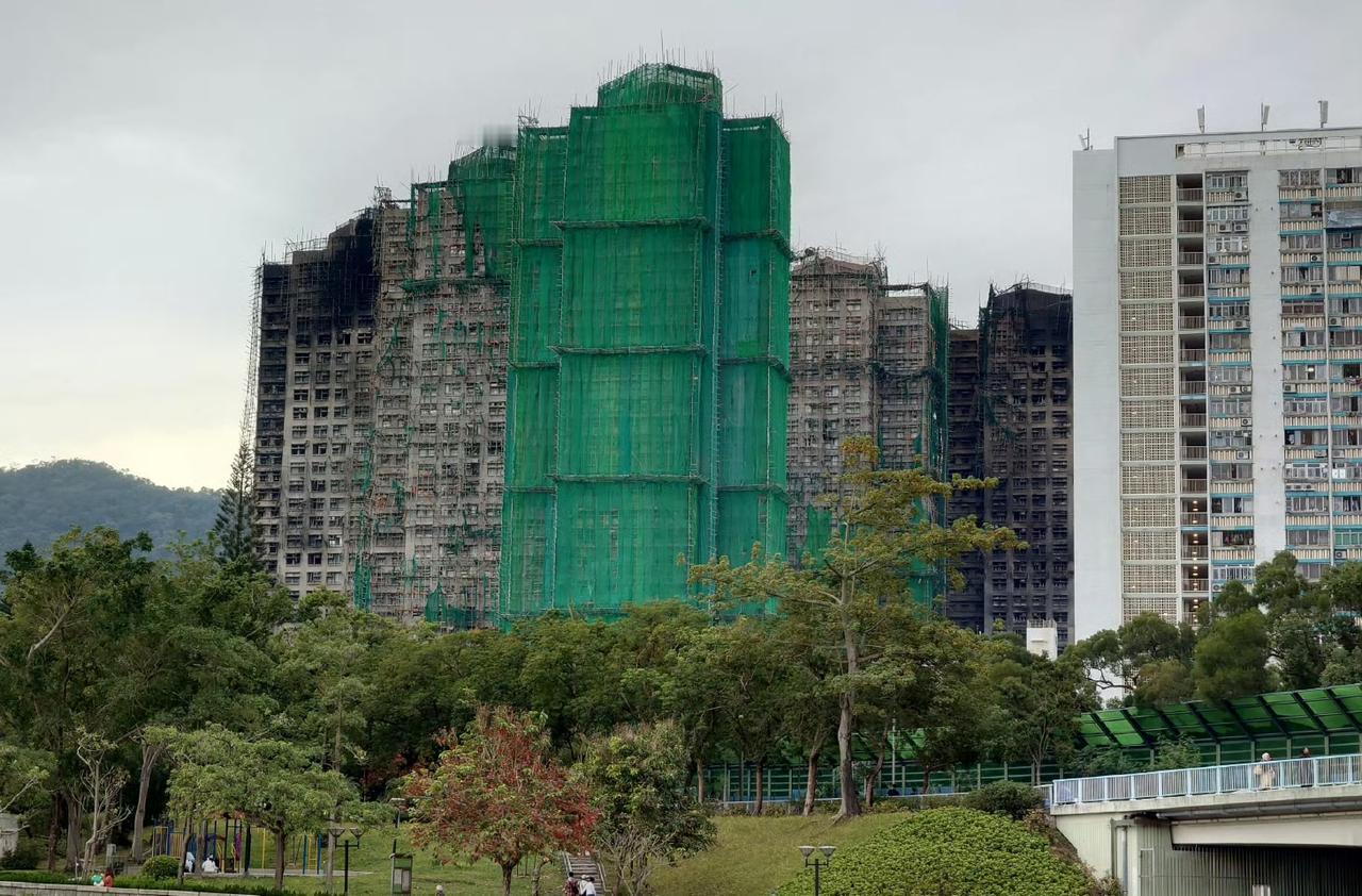 因为风向问题，而没有被烧到的宏志阁。