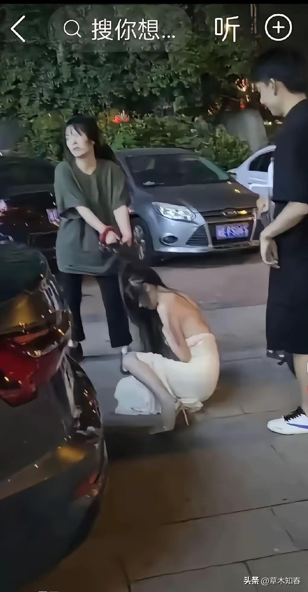 一场跨省私会，扯掉的不止是白裙子，还有婚姻的体面。
湖南某停车场内，一名从江西南