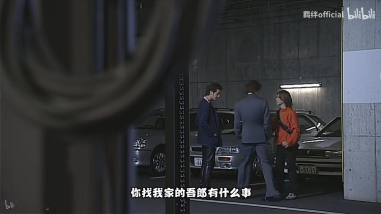 测报中间这个人怎么了（带图） 