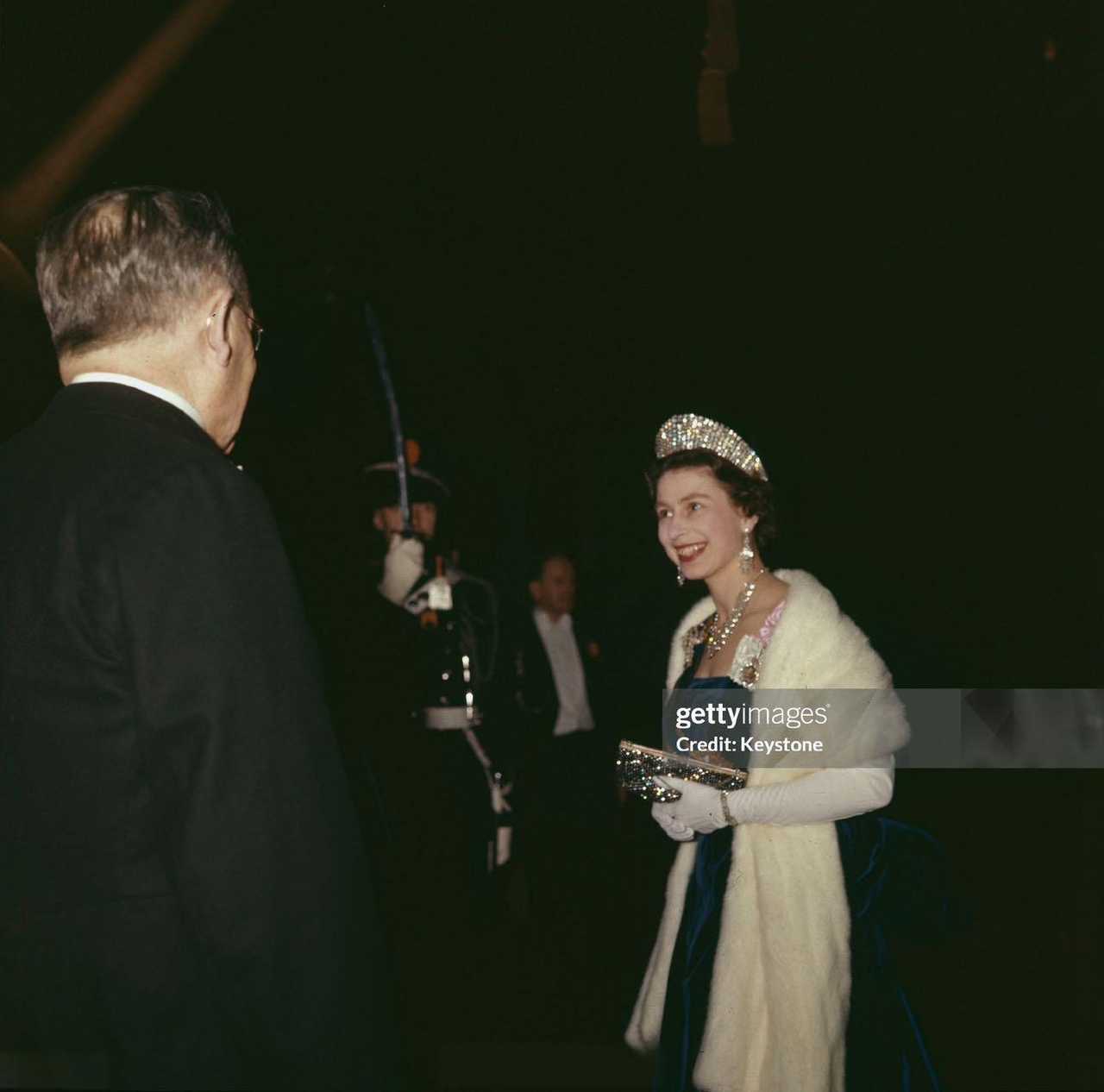 【来自投稿】1958年3月26日，英国伊丽莎白二世女王在荷兰海牙骑士厅参加晚宴 