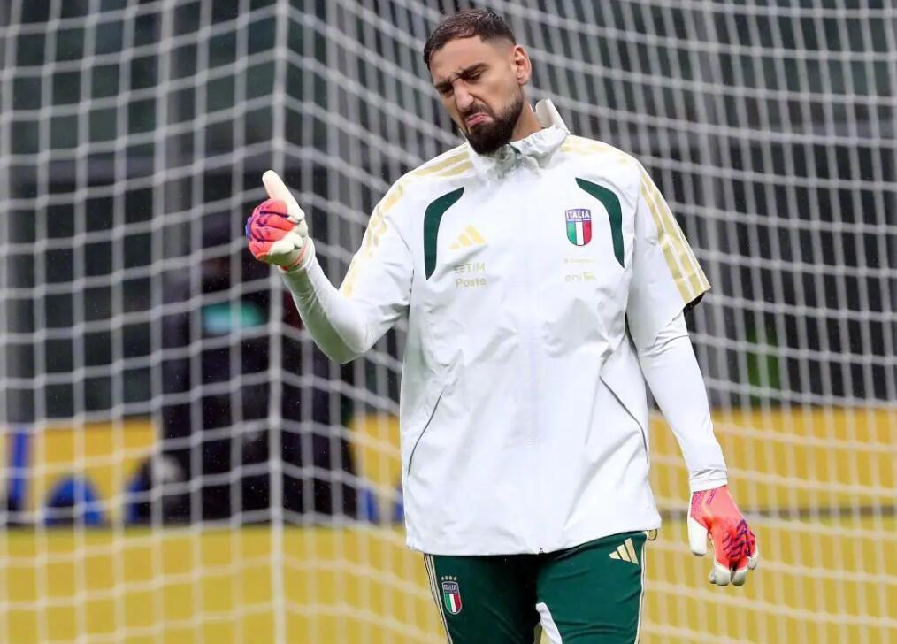 意大利国家队在世界杯预选赛主场1-4惨败挪威，赛后意大利门将多纳鲁马以及中场洛卡