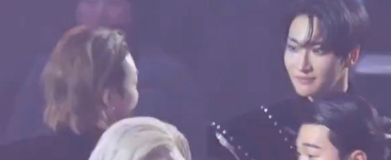 这俩人又搞纯爱呢 