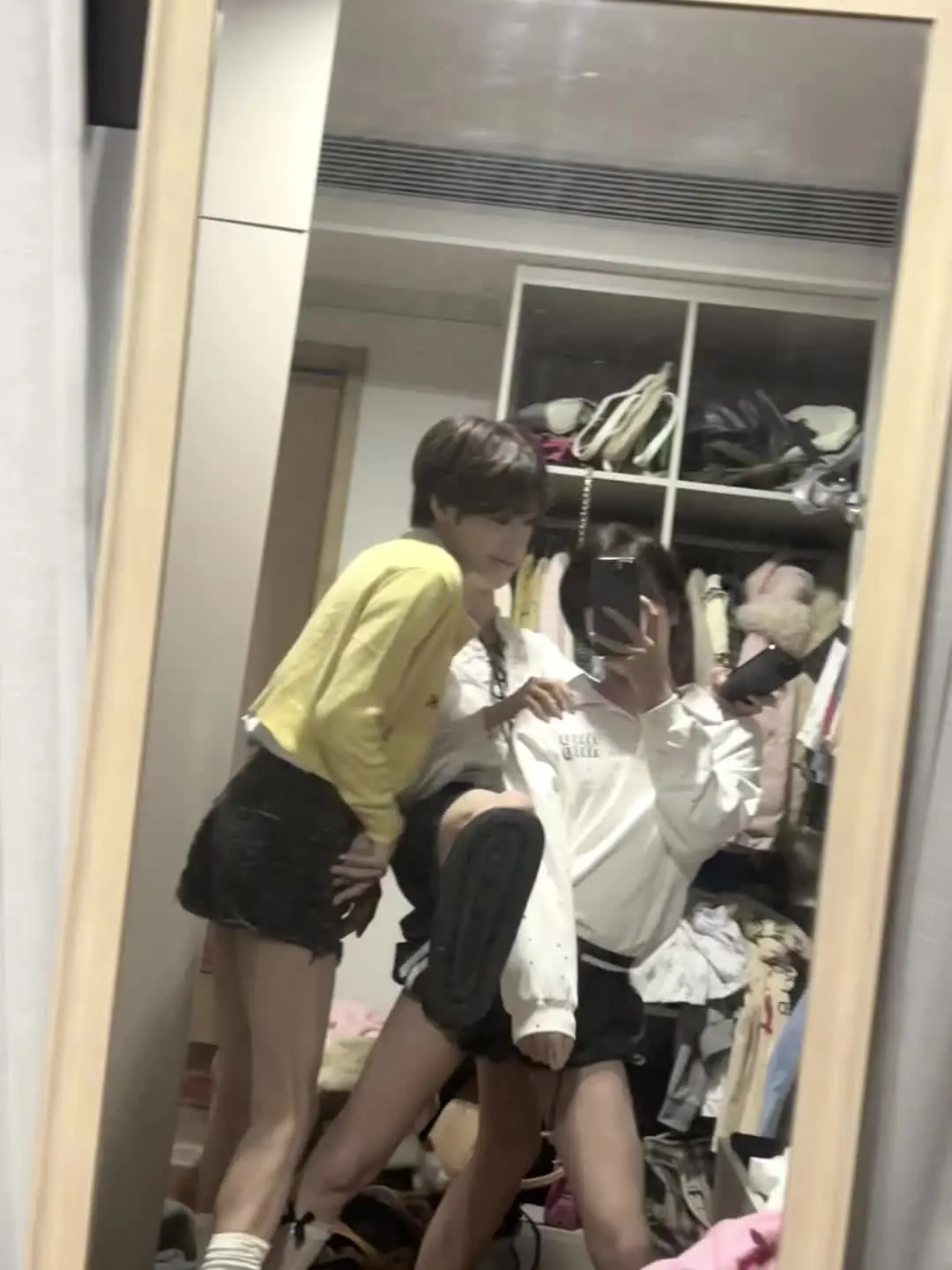 我有几个漂亮朋友 他们对我好 我喜欢和他们玩