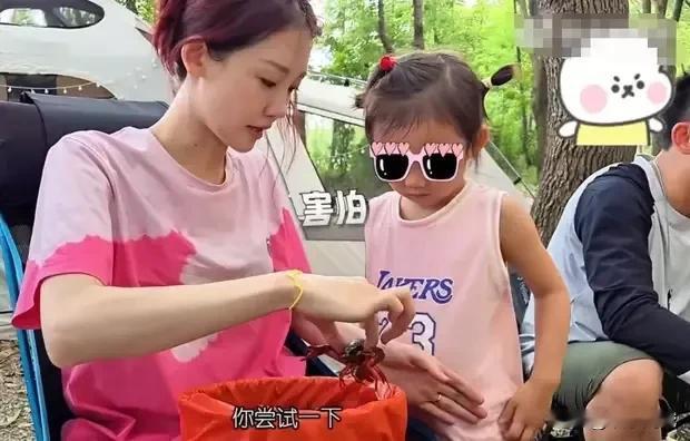 童颜笑语伴，欢笑声里欢。

 


“家庭是最温馨的港湾，也是快乐的源泉。”看到