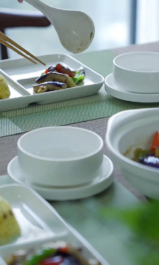 喜欢写作是因为心中的很多美好可以被记录和表达。
很多时候我们是羞于表达的。
但是