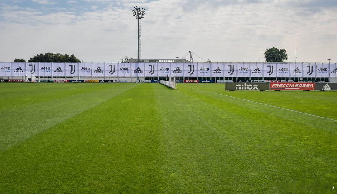 都灵体育报：欧足联要求尤文图斯必须在6月30日前获得3000万欧元收入来平衡账目