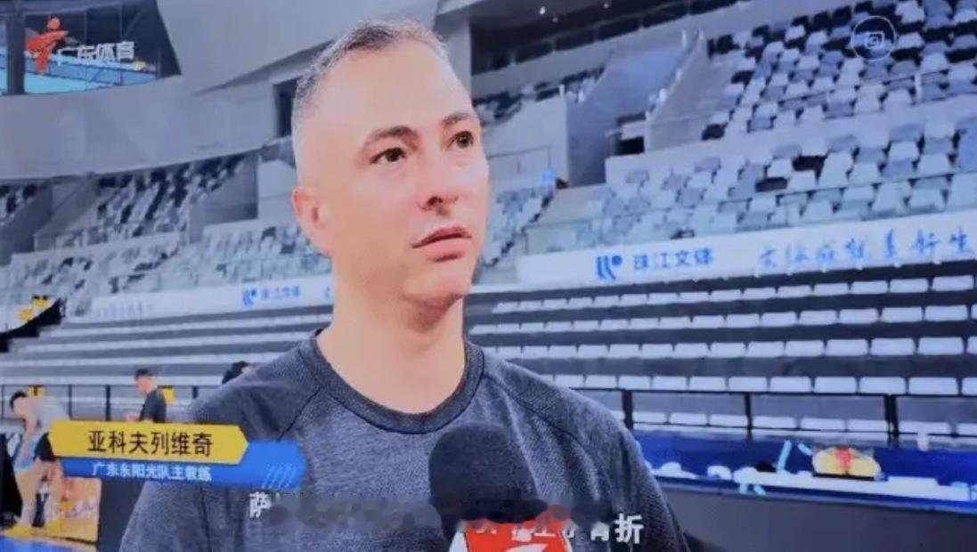 坏消息，广东宏远主帅确认萨姆纳骨折，难道要单外援开启新赛季？
广东男篮主教练接受