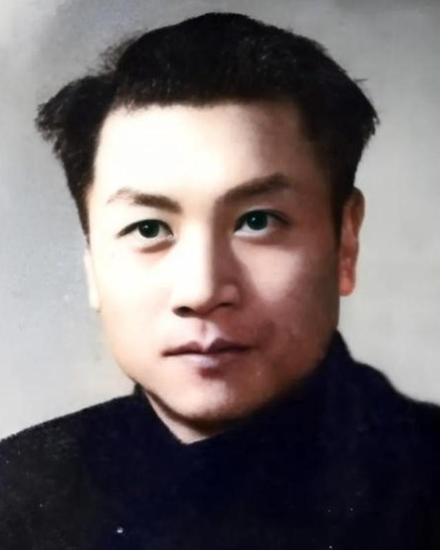 1944年，一地下党入狱后被汉奸认出，只好求狱友将他勒死，没想到，将死之时，他却
