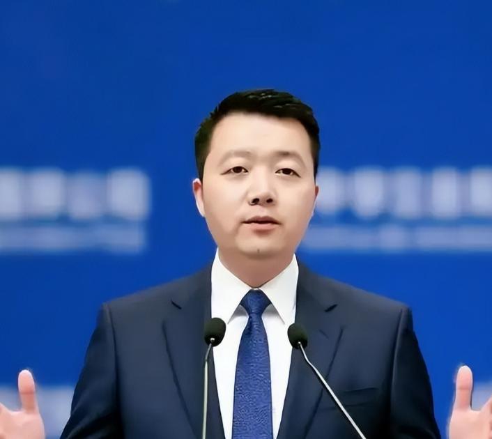 终于有个敢说真话的专家了！
罗鸿建议：取消私生子继承权！凭什么原配夫妻勒紧裤腰带
