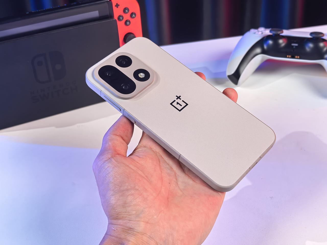 新机速测！！一加15刚到手就用穿越火线测试了一下游戏效果，这165帧的丝滑程度，