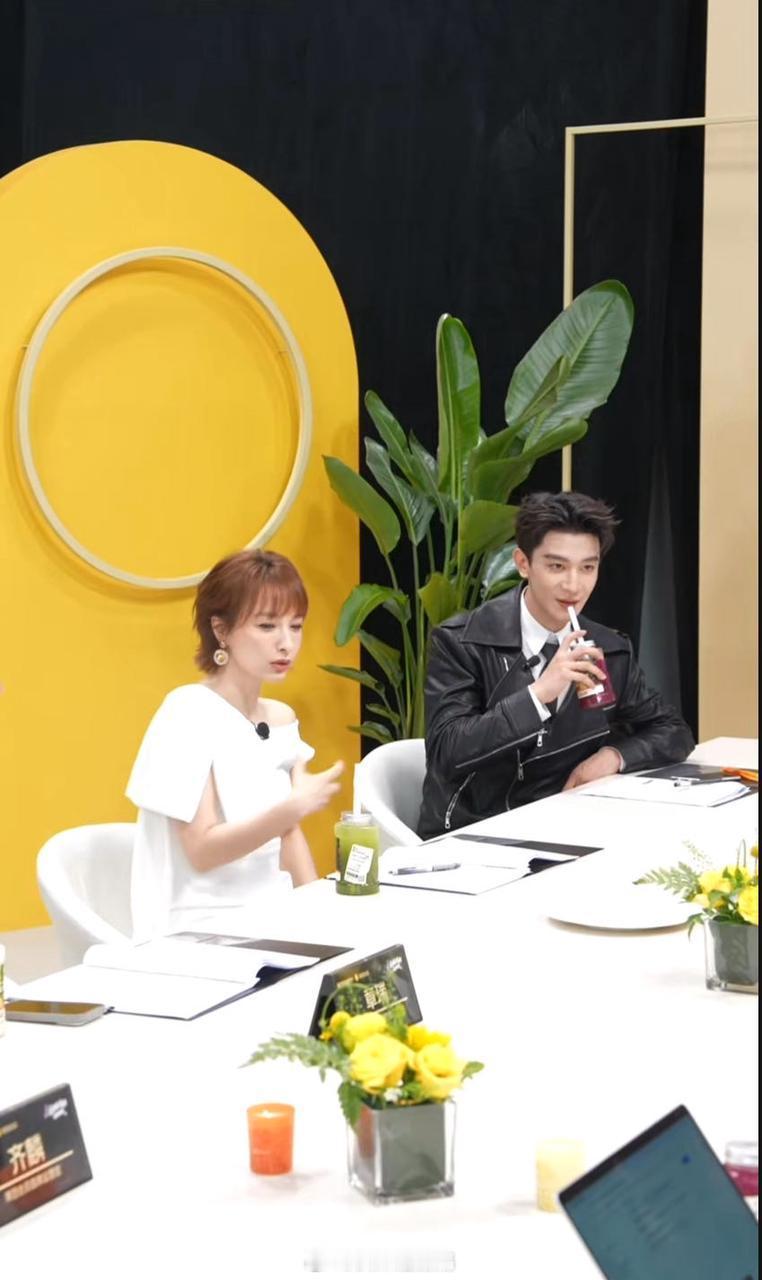 吴昕和夏之光给资本做局 吴昕的谈判技巧简直可以写进教科书，每句话都直击要害，搭配