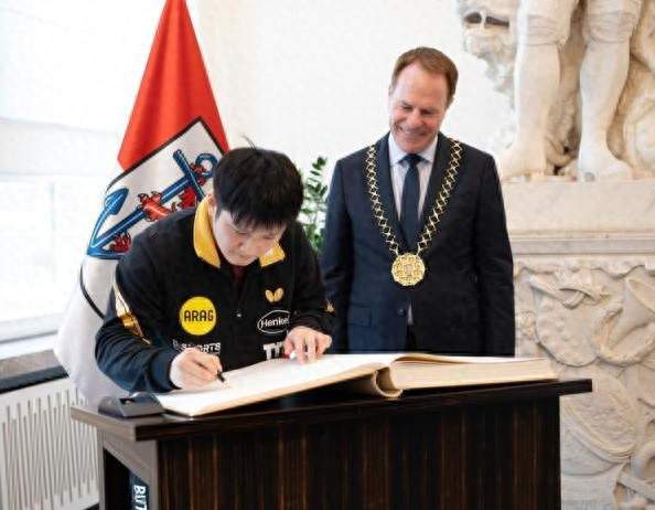 全英文发言！樊振东亮相德国新俱乐部发布会，新赛季目标继续战斗