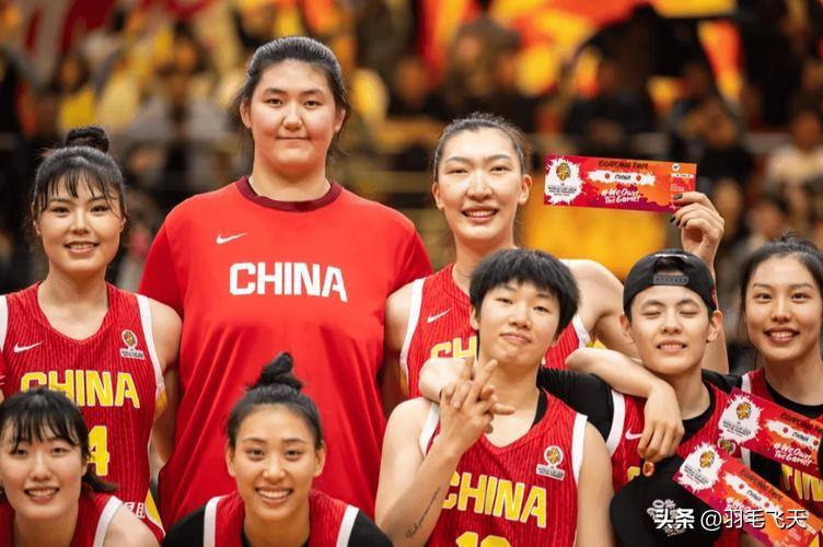 中国女篮16人名单三塔耸立
近日，中国女篮官宣了参加2026年女篮世界杯的16人