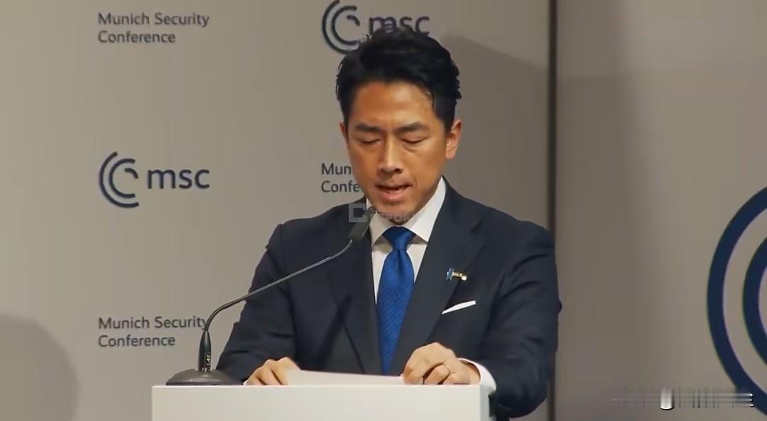 日本防卫大臣小泉进次郎在慕尼黑安全会议讲话：

我们生活在一个充满不确定性的时代