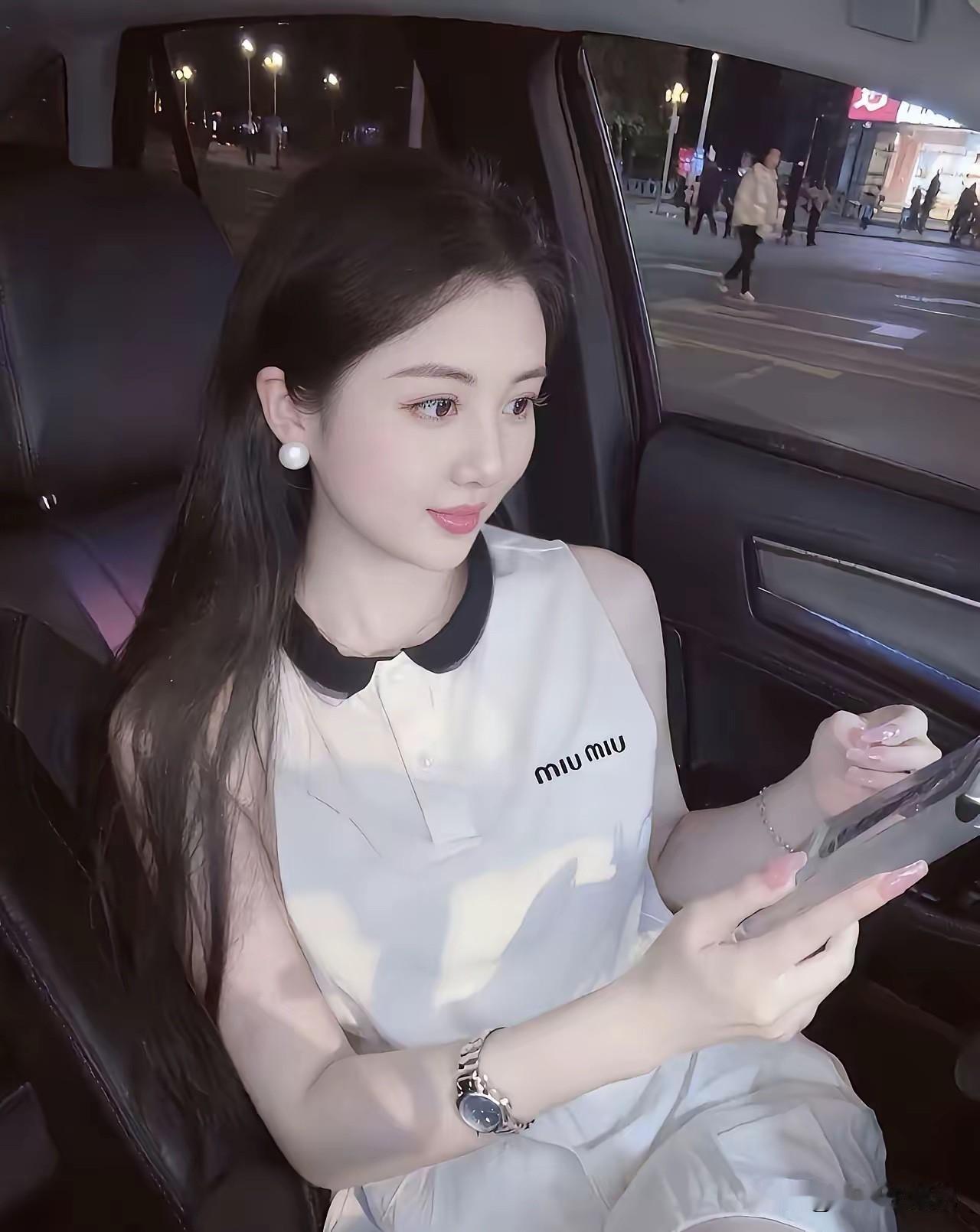 以你的眼光看，她现在有多大年龄了？