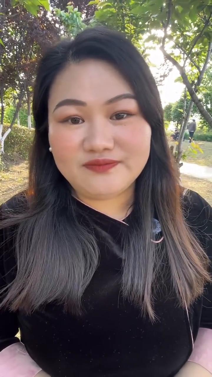 真正的历史。
翻开史书会发现一个规律：人类一直在争斗，最先是忠诚厚道的人死，其次