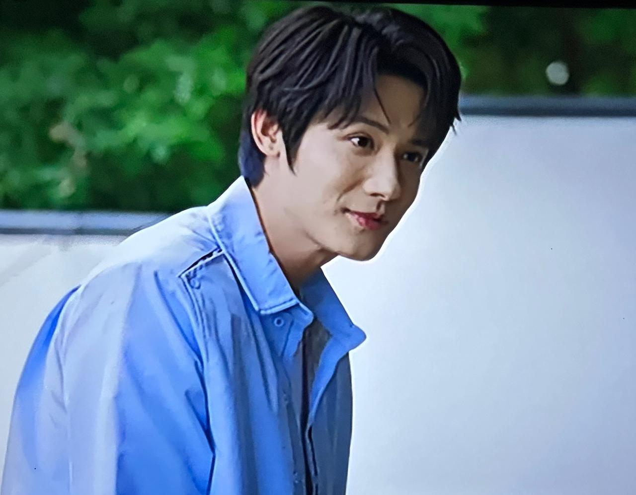 最近追剧央视热播剧《种墨园》，慢热。

郑业成在《种墨园》里演的宣楌，是个让人又
