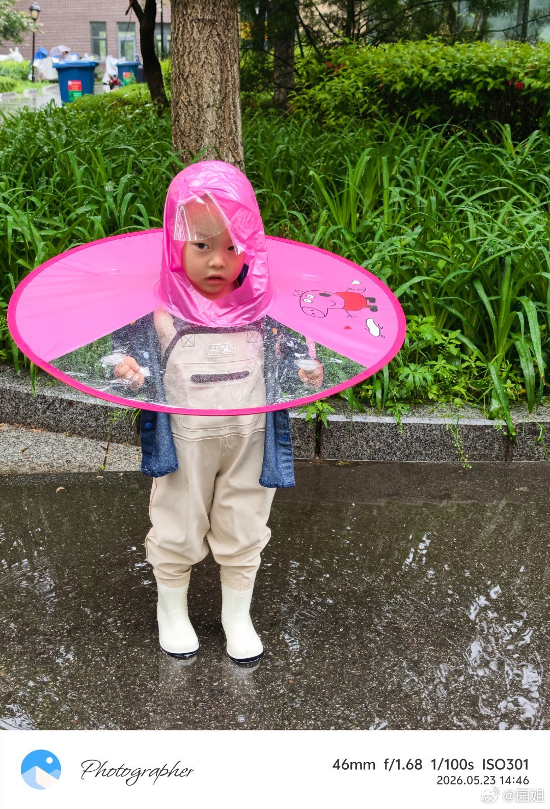 下雨天适合带娃淋雨