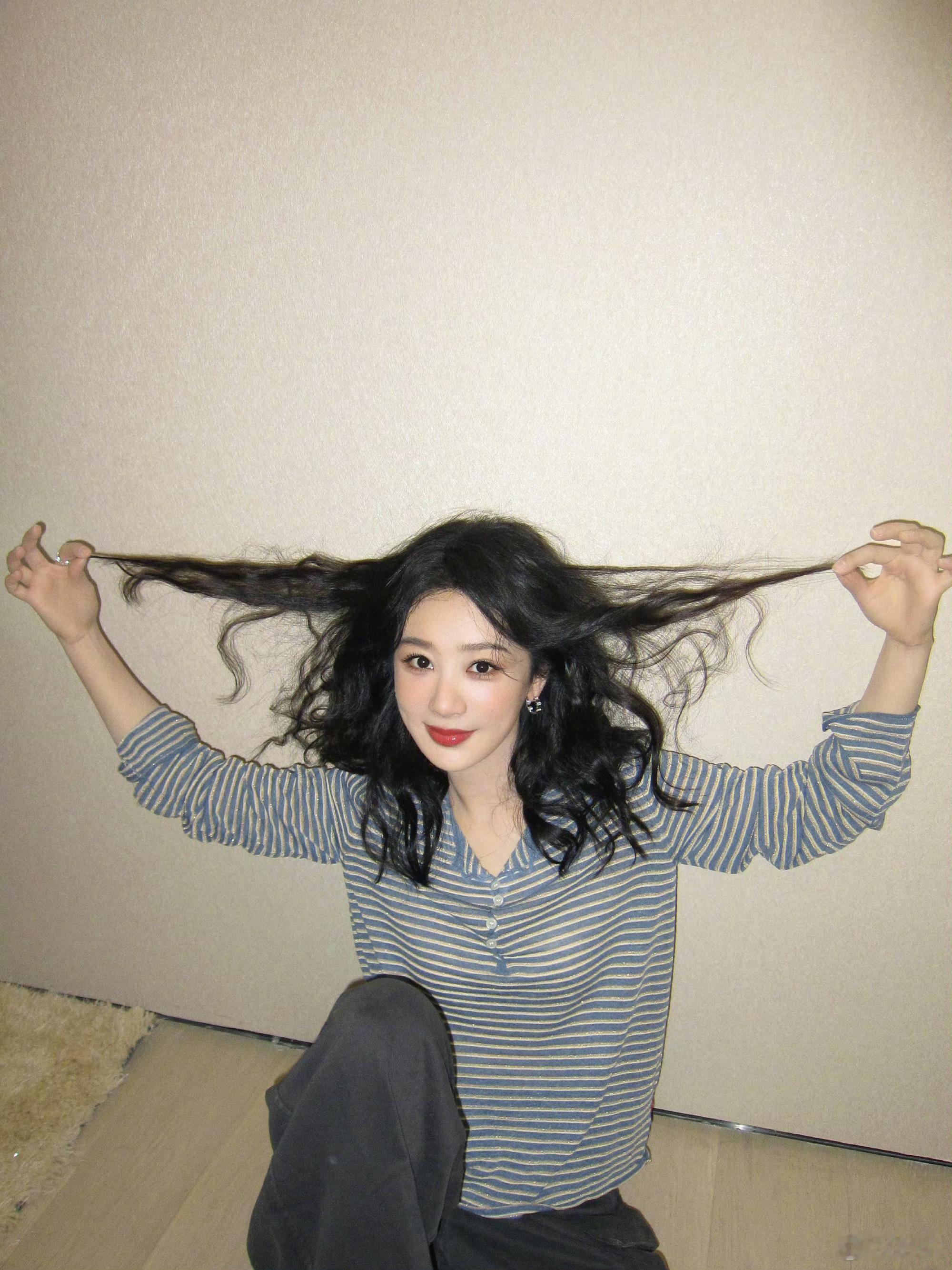 杨紫杨紫携piupiu祝大家端午安康我的吱吱公主现在在干什么呀真的好想旎啊杨紫