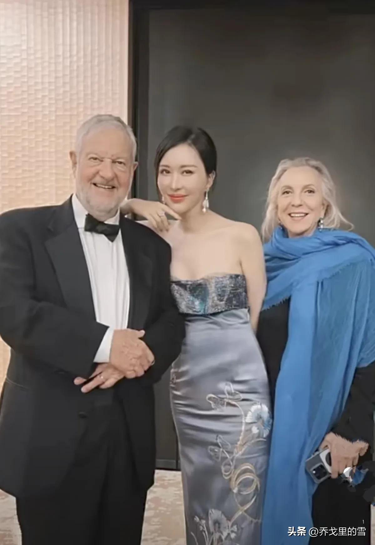 这是谁呀？原来是田贵族。

现在的贵族都这么随便吗？贵族不应该行为举止端庄高雅吗