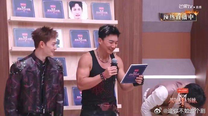 披哥全员被刘畊宏笑声洗脑刘畊宏边笑边拉麦 刘畊宏一笑，全场氛围瞬间点燃，边笑边拉