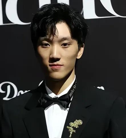 张艺谋icon儿子拍电影了，我不意外。

范丞丞icon和赵今麦icon出演，我