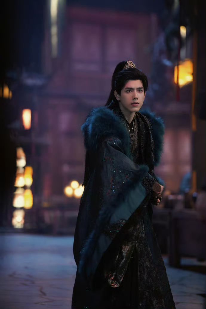 陈飞宇拍被掐戏前主动憋气为角色全力以赴太加分！《白日提灯》拍摄现场，陈飞宇不靠演