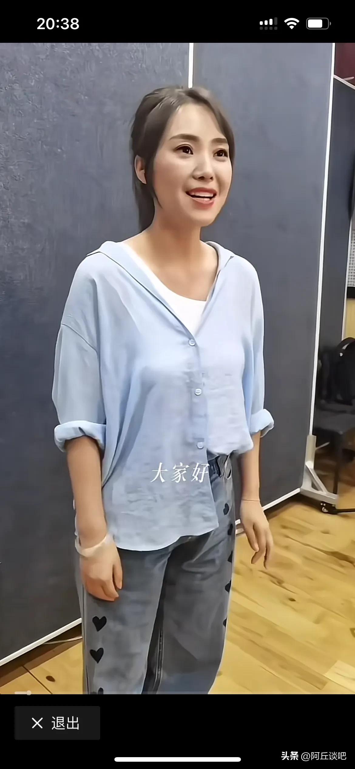 云朵老师真的太美了，又出来跟大家见面了，这次要带来震撼歌曲，真的期待。

你是歌