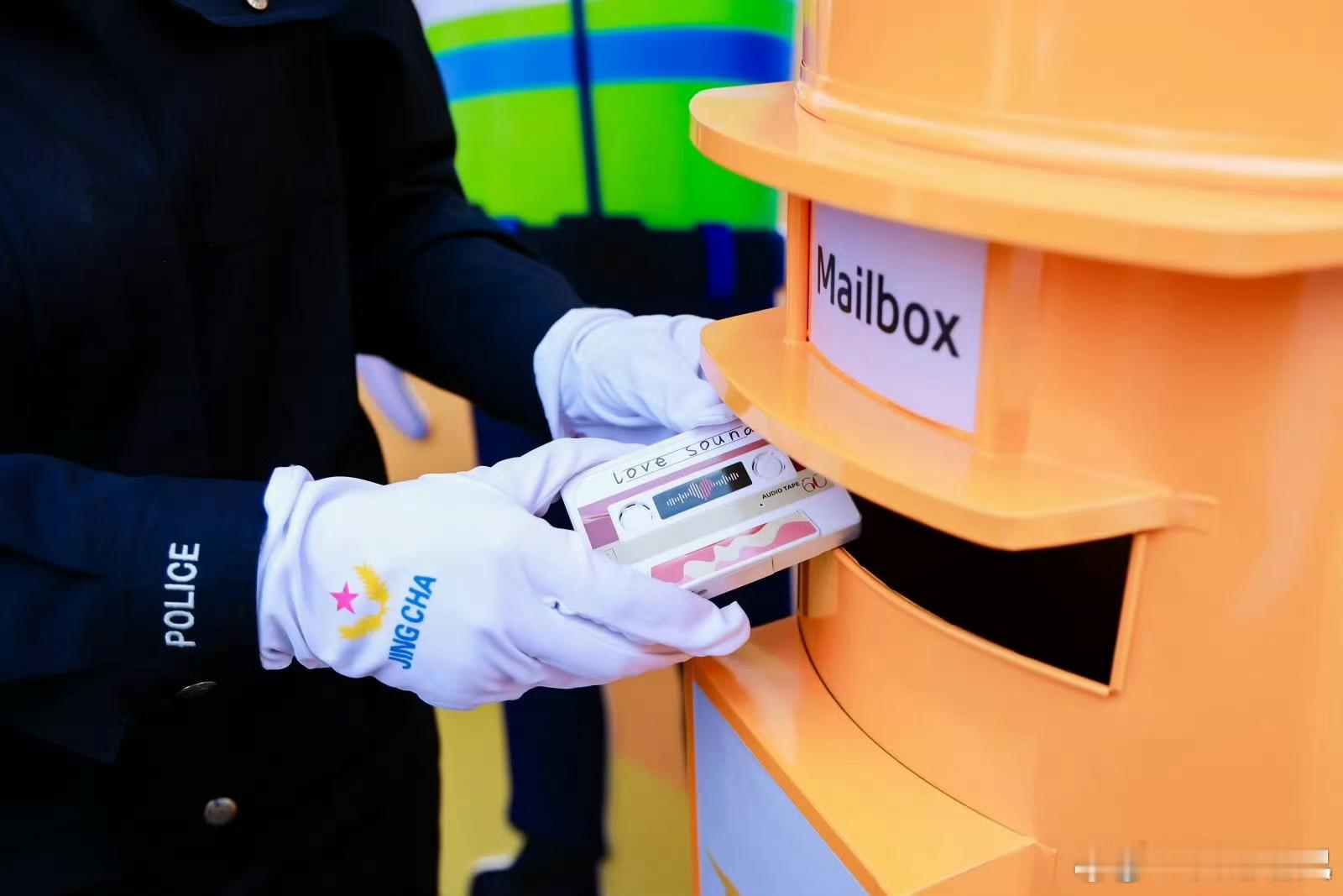 哈尔滨用金牌致敬守法骑行者安全永远比速度重要，哈尔滨美团以金牌嘉奖守法骑手，致敬