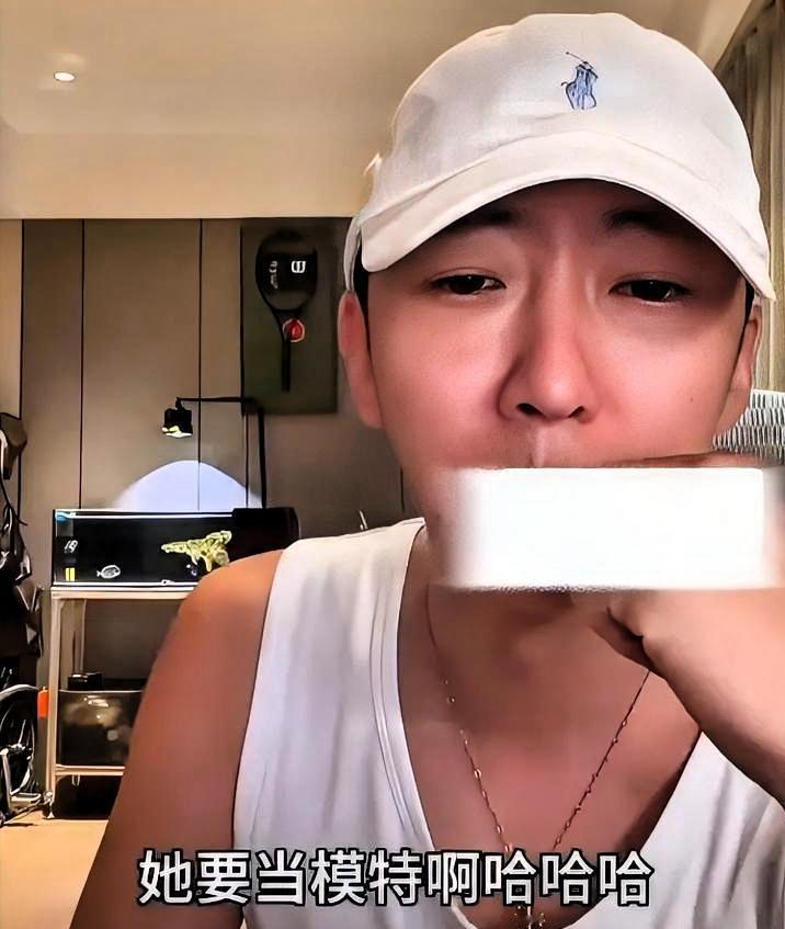 傅首尔割了双眼皮，穿了比基尼。留几手说：你受刺激了。

我跟你说，就这一句话，比
