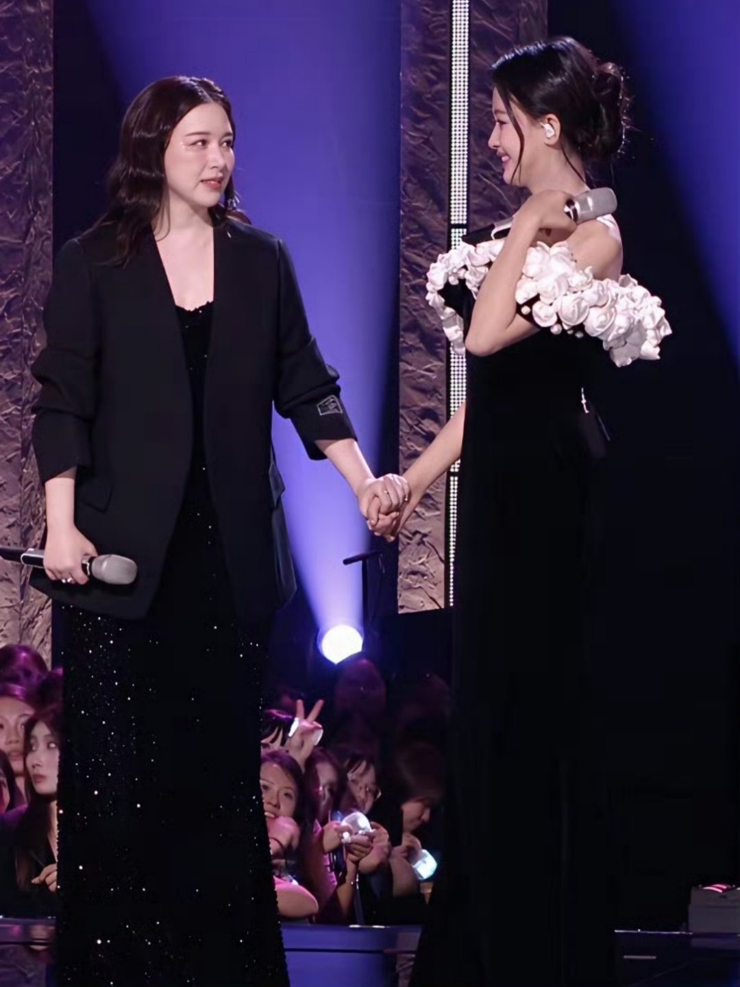 孙怡爆哭 孙怡团队在浪姐舞台上总分高于阚清子团队，但在队长1v1环节中，孙怡以4