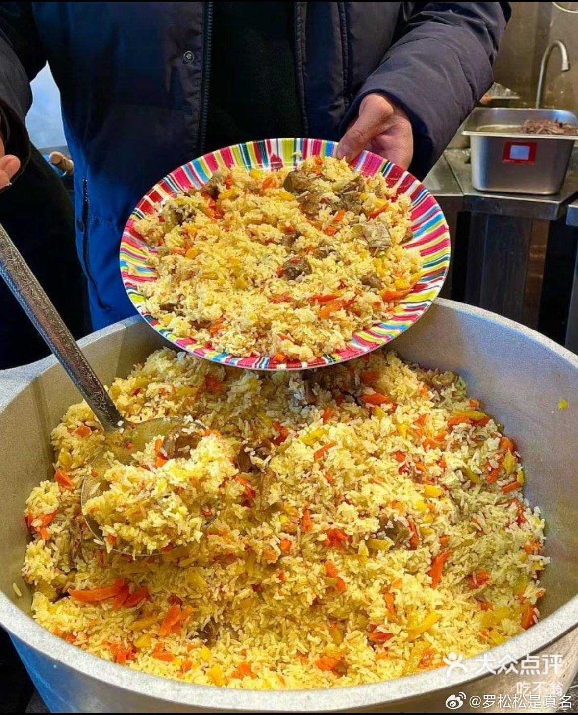 以前的蔚来：手抓饭，把肉埋在饭里。现在的乐道：盖浇饭，放眼望去都是菜。 蔚来乐道