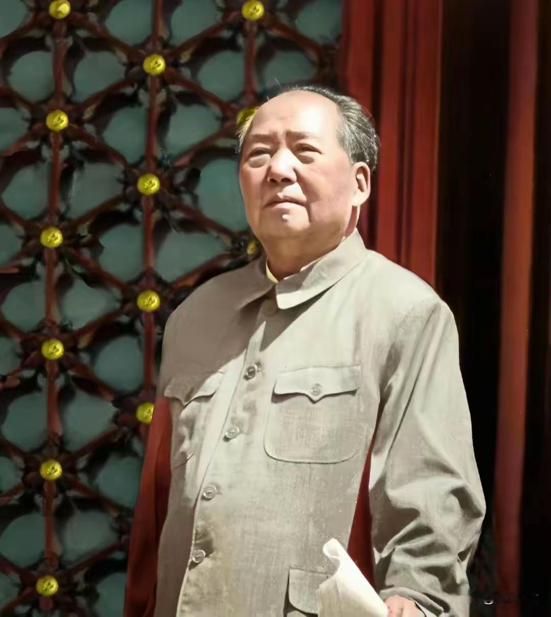 毛主席，我们永远怀念您
 
为什么离开这么多年，提起毛主席，无数人依旧热泪盈眶？