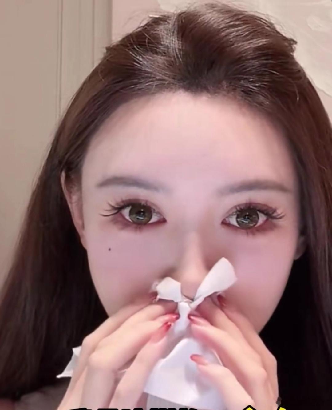叶珂直播哭了，她提到之前退网的时候，收到之前看到直播的老粉丝的暖心信件，一下子就