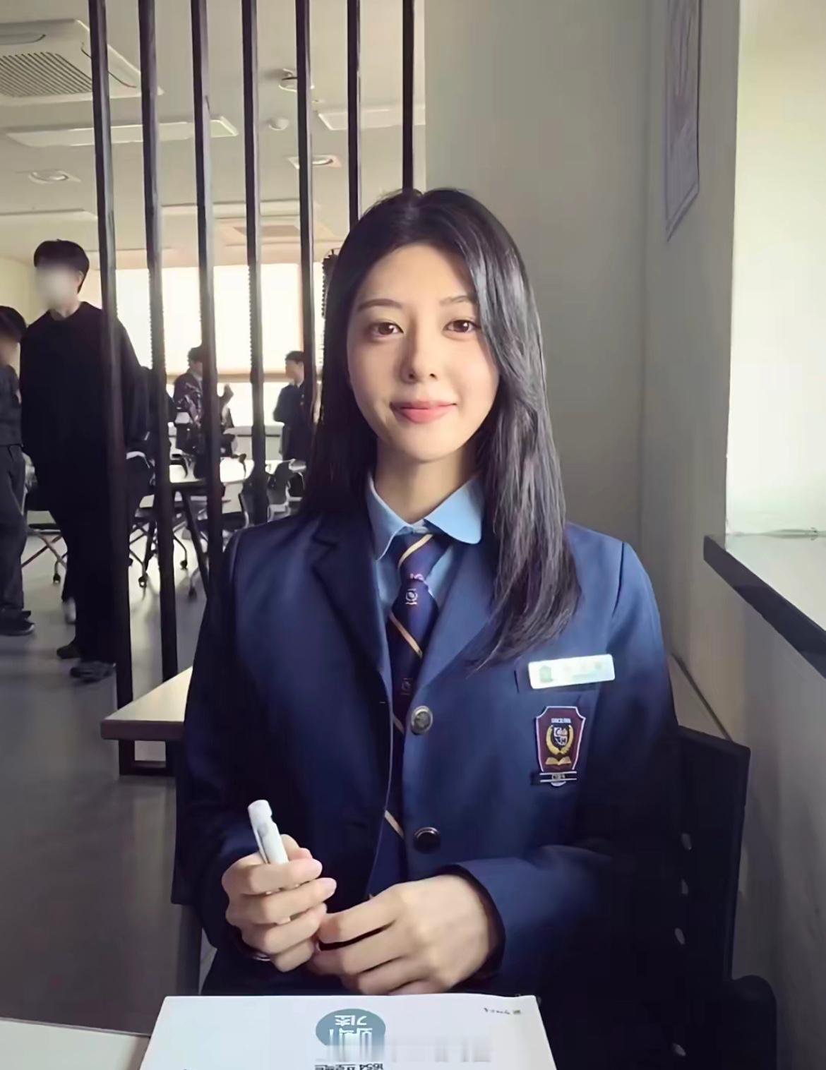 有没有人get到女配的美清潭国际高中 ​​​