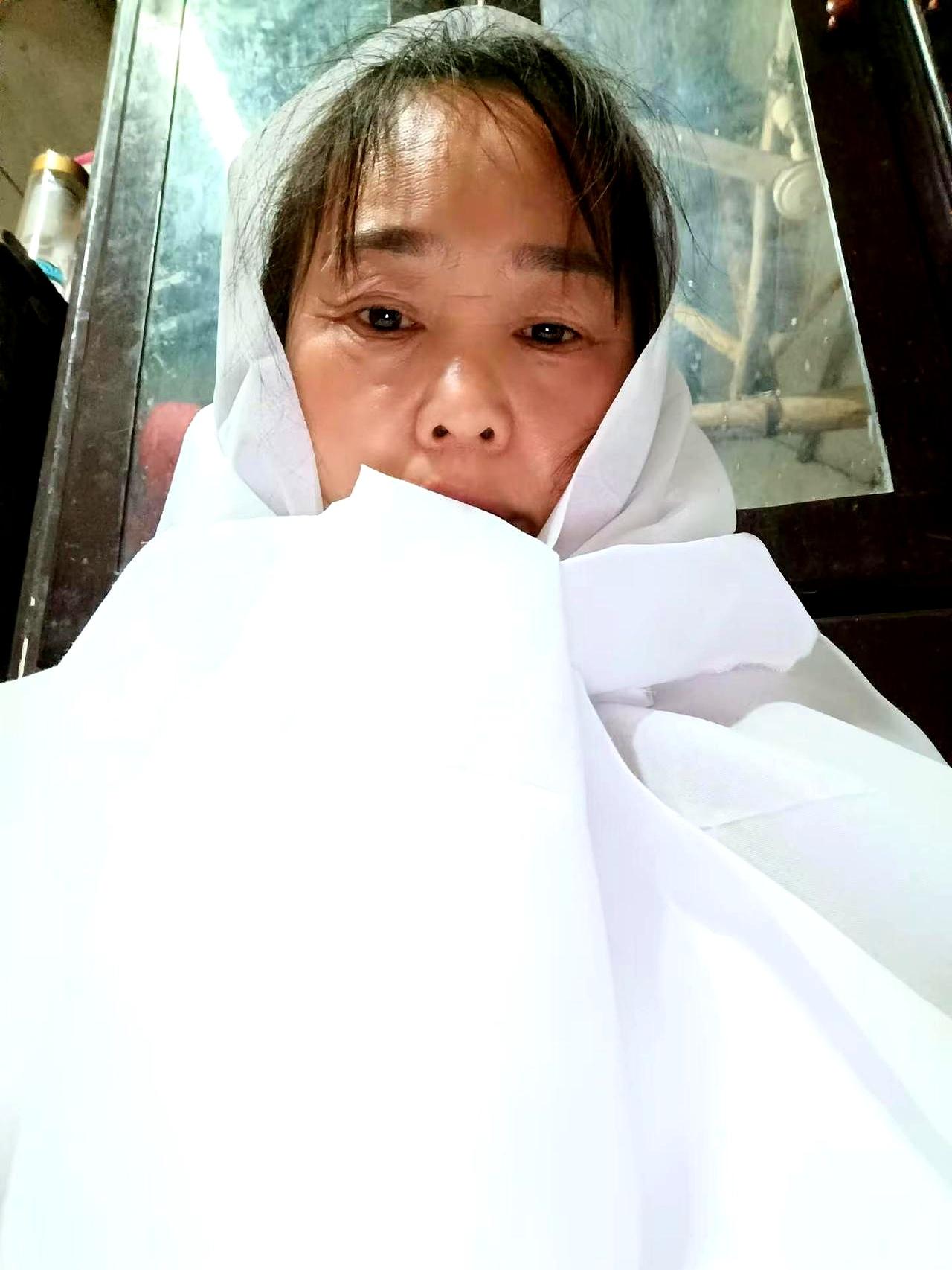 刷到这段文字，指尖都在发凉。
2024年带走了父亲，2026年1月4号又带走了母