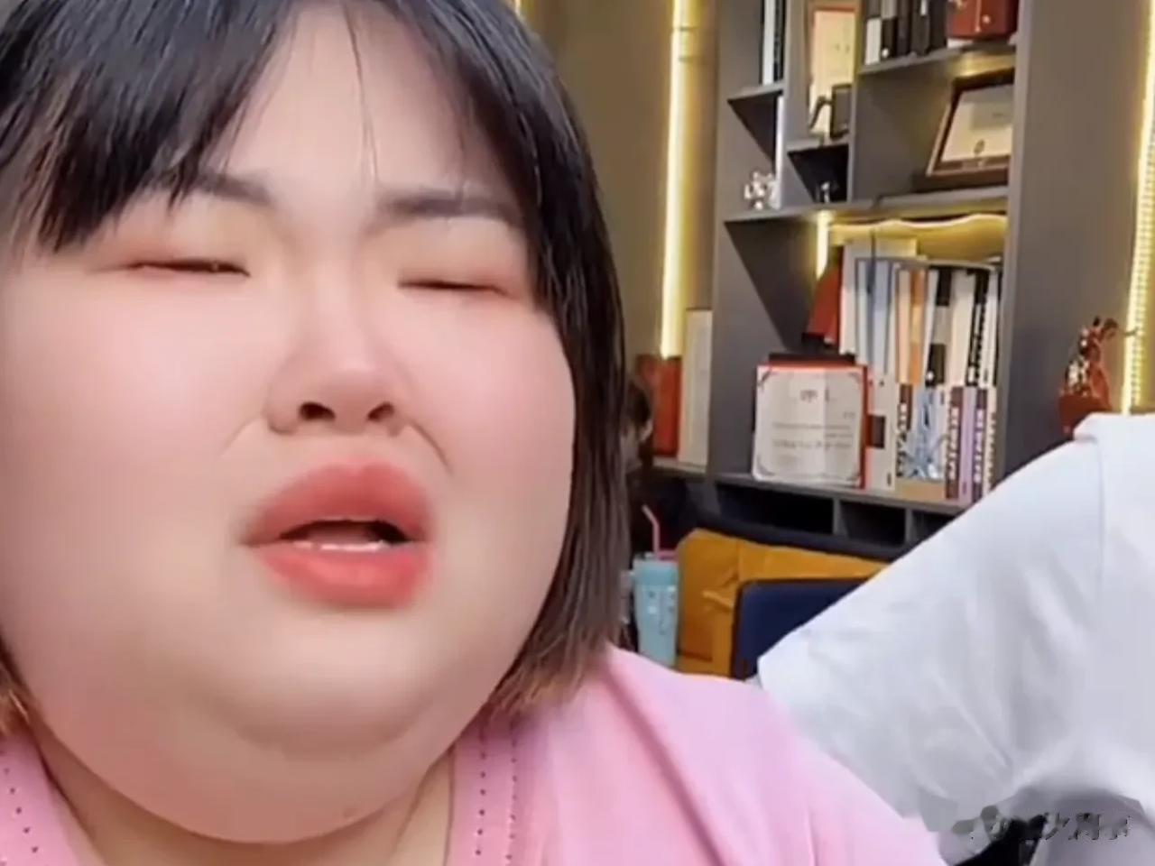 黑粉扎心大萌，你要没钱你老公不可能跟你，大萌伤心落泪我不配拥有爱情吗？

由于自