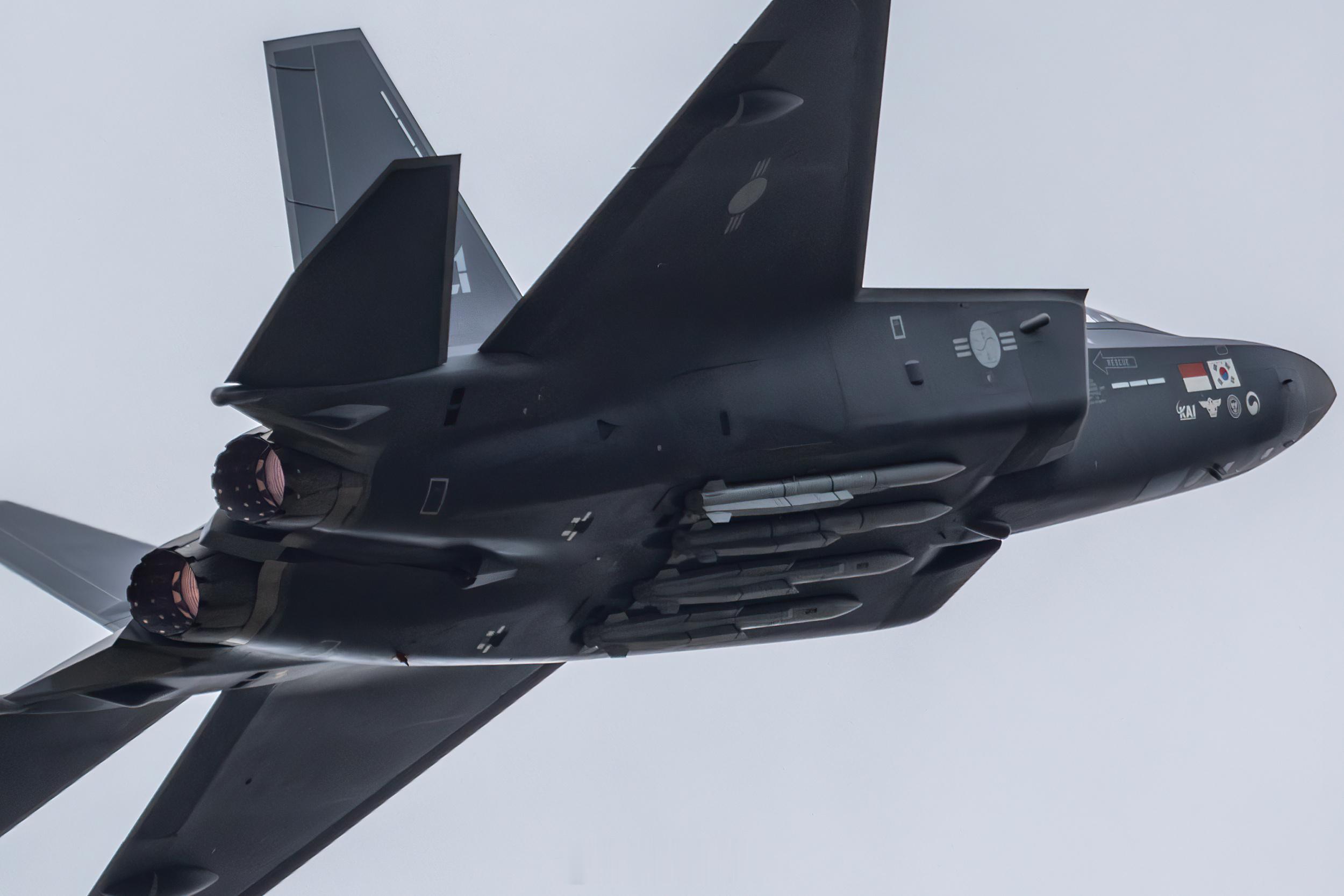 更新一组韩国空军KF-21组图和美军B-1B，KF21机头印尼的国旗居然还在，不