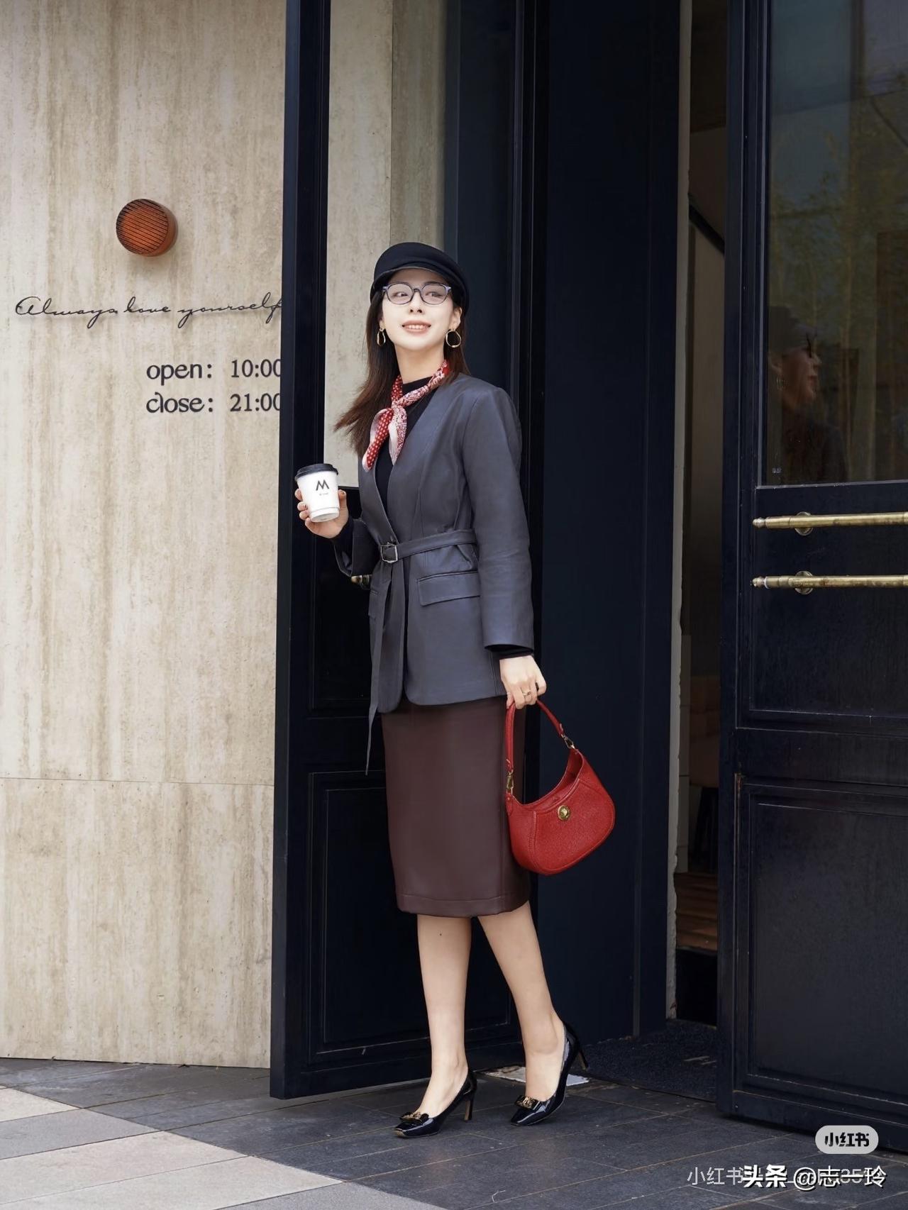 解锁新皮肤：今天的我是皮衣款🖤
以前总觉得，衣柜里有西装和大衣就足够了
稳重、