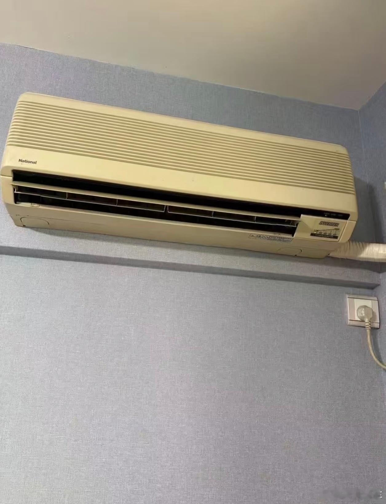 空调为什么越用噪音越大原因一：外机的支架安装水平不稳或者是组合支架各固定螺丝没有