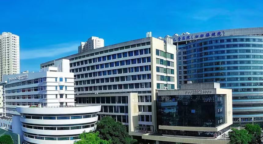 #小洛熙事件主刀医师被免职#【宁波患儿术后离世处罚结果公布：主刀医师被免职，院长