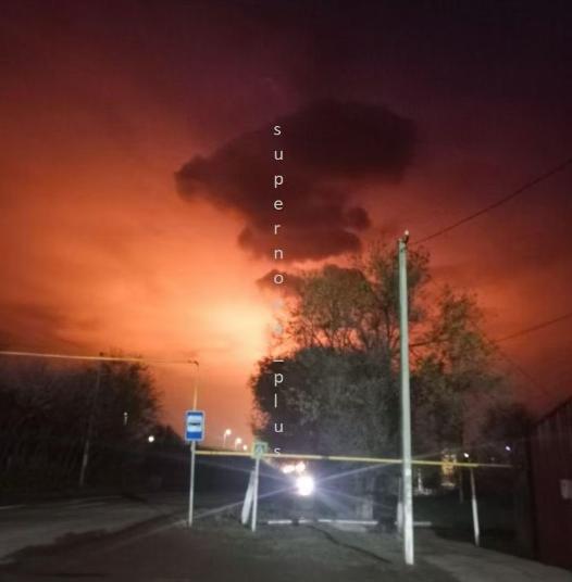 天空被炸成红色，450亿立方米天然气厂被炸，乌无人机奔袭1500公里玩了一把大的