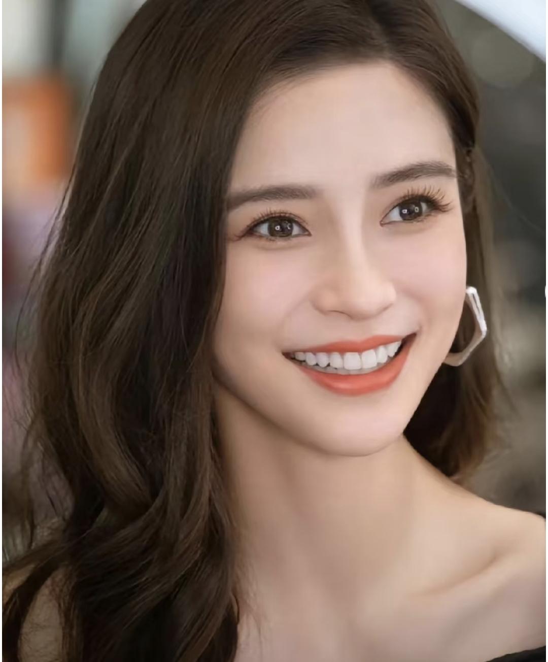 黄晓明现在心里那点滋味，怕是只有自己最清楚。

他真正后悔的，压根不是和杨颖离婚